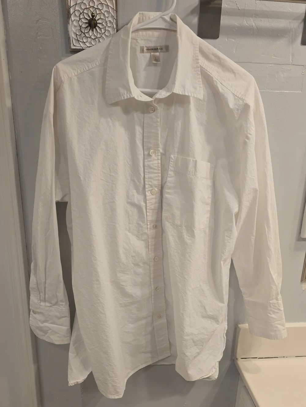 Banana Republic Men's White Long-Sleeve Poplin Dress Shirt. 100% Cotton